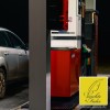 Feuchte Feder - Pinkelgeschichten: Abends an der Tankstelle – Female Desperation in der Kassenschlange