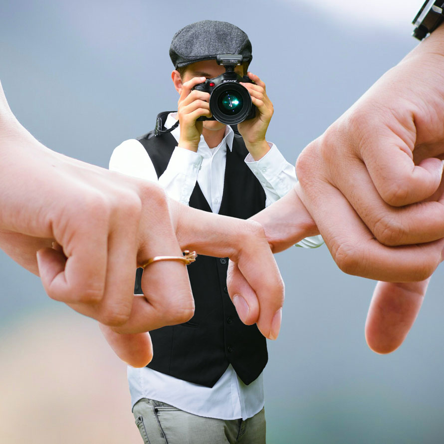 Symbolbild: Fotograf fotografiert ein Hochzeitspaar